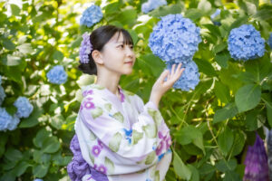 結婚相談所ジュブレ。婚活を始める浴衣女性
